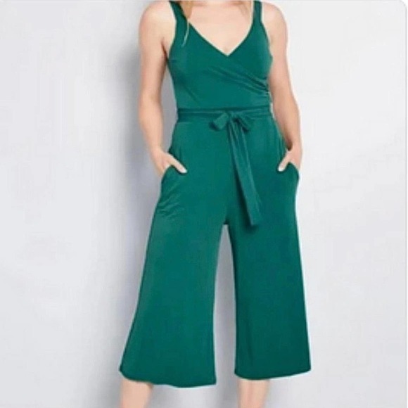 ModCloth Cropped Emerald Jumpuit Size 1X - Picture 1 of 8
